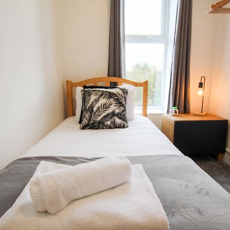 Fairways View - Spacious Apartment - Sleeps 6 - Lovely Views - By Rework Accommodation Hoylake Exteriér fotografie
