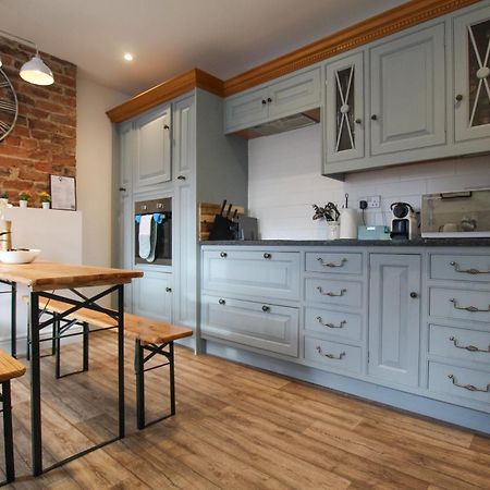 Fairways View - Spacious Apartment - Sleeps 6 - Lovely Views - By Rework Accommodation Hoylake Exteriér fotografie