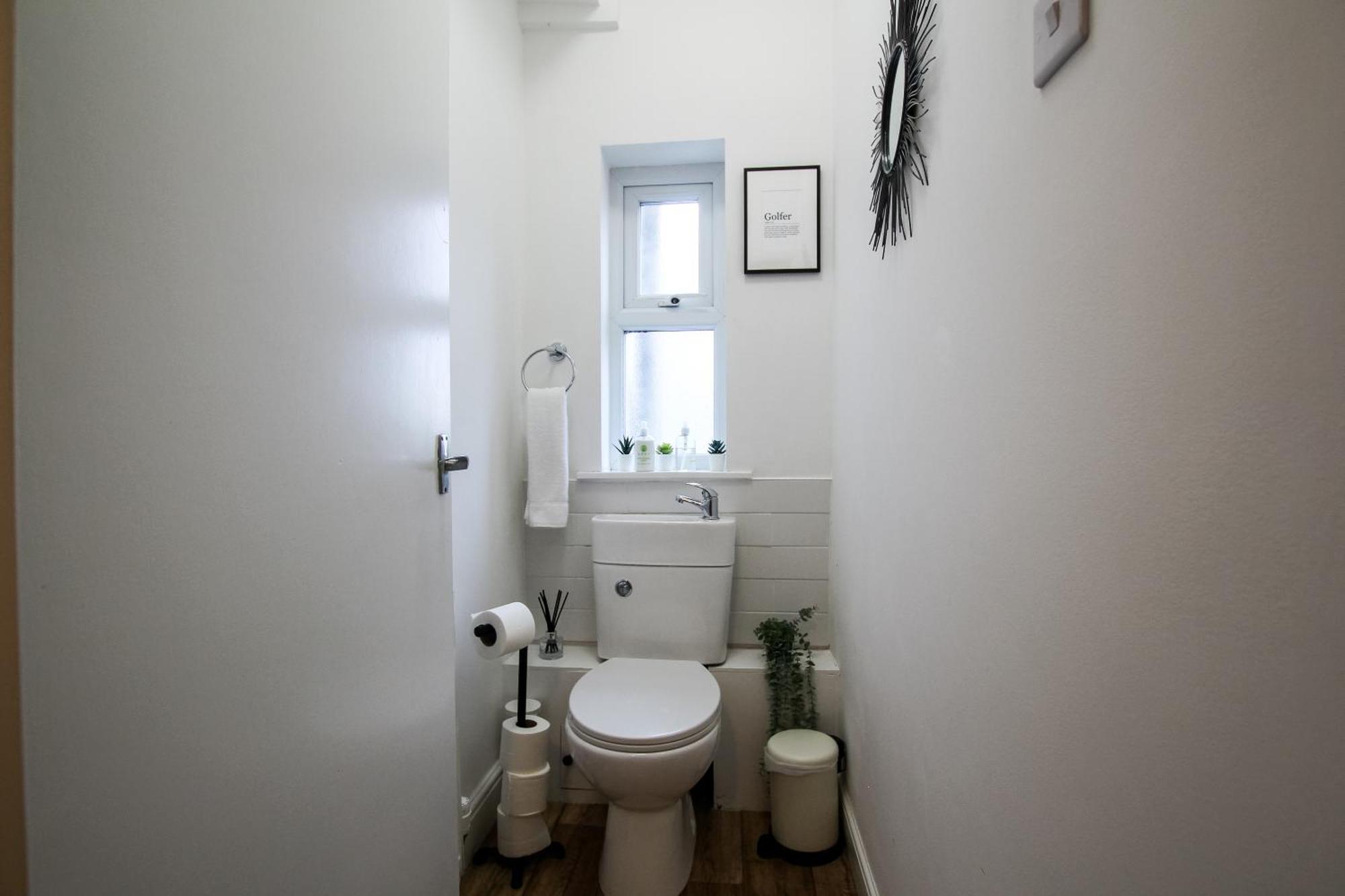 Fairways View - Spacious Apartment - Sleeps 6 - Lovely Views - By Rework Accommodation Hoylake Exteriér fotografie