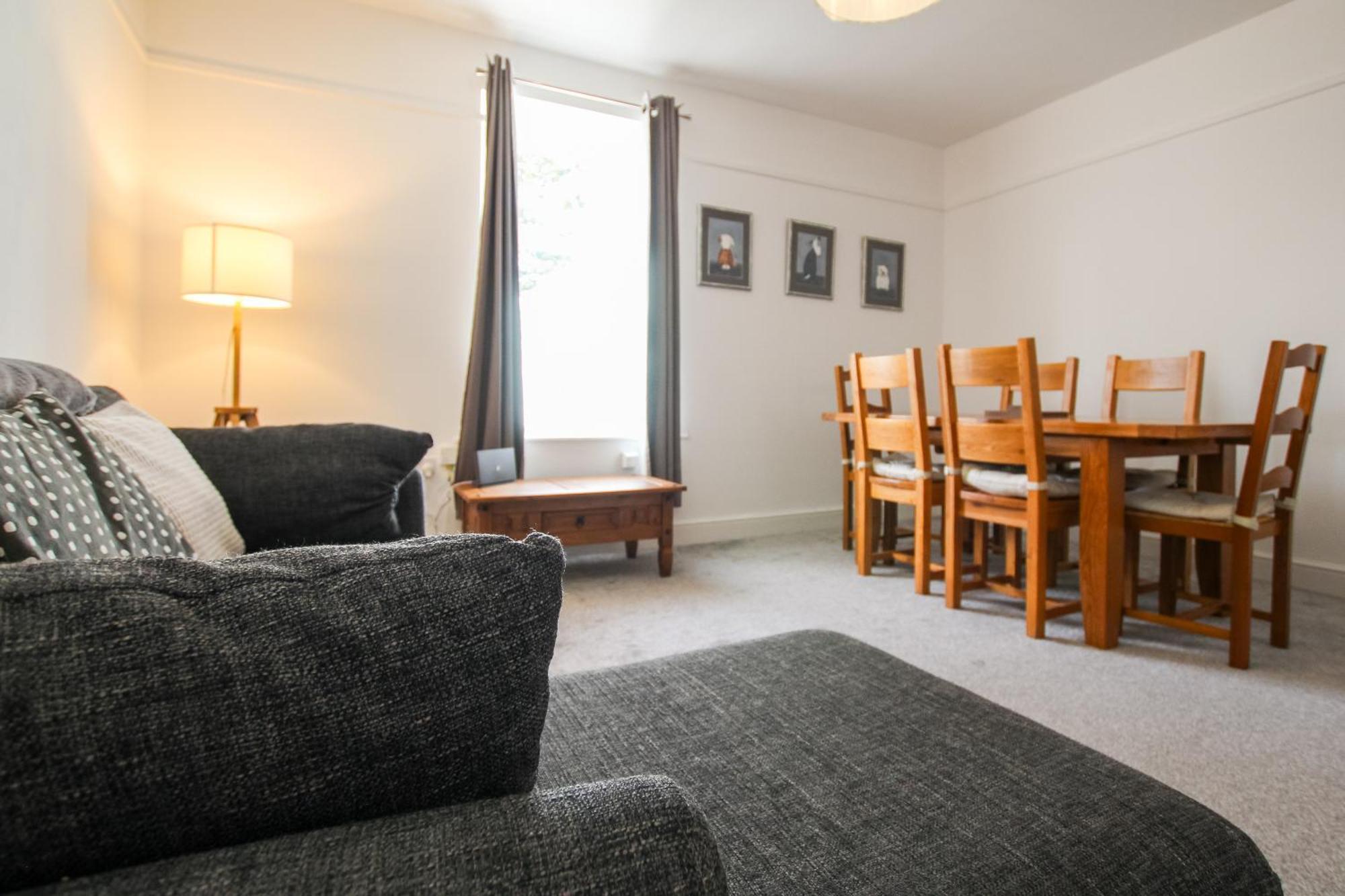 Fairways View - Spacious Apartment - Sleeps 6 - Lovely Views - By Rework Accommodation Hoylake Exteriér fotografie